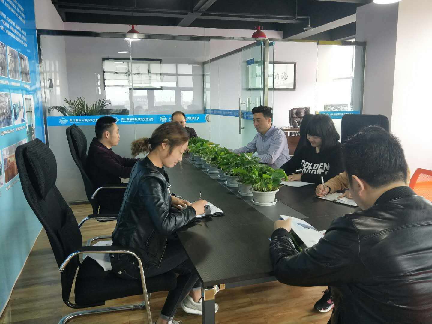 成都（dōu）純水設備廠家辦公環境